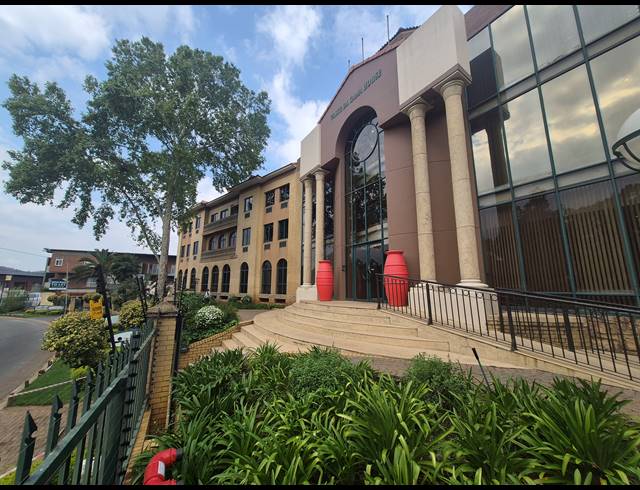 135M² OFFICE TO LET IN BRUMA